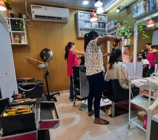 Pretty Looks Makeup & Beauty Salon | Beauty Salon in greater Noida alpha 1st