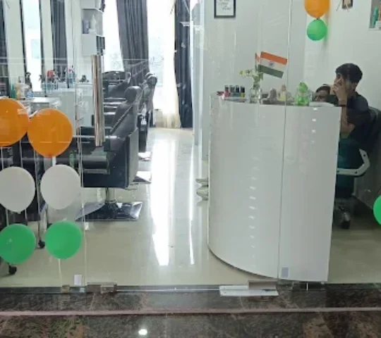 MAKEUP INDUSTRY UNISEX SALON & ACADEMY