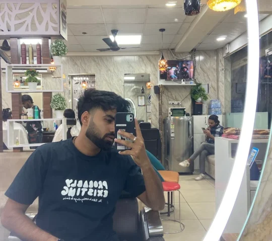 New Looks Salon (Alpha 2: Best salon in greater Noida)