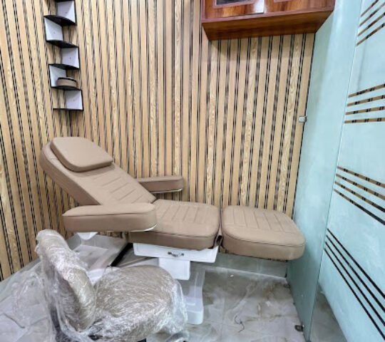 Dr Vinay Kumar(MD DDVL Skin & STD)Skin Hair&Sexologist Clinic,Best Dermatologist in Noida, Noida extension&Greater Noida west